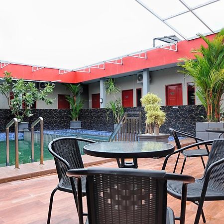 OYO 2595 Hotel Jinan Makassar Bagian luar foto