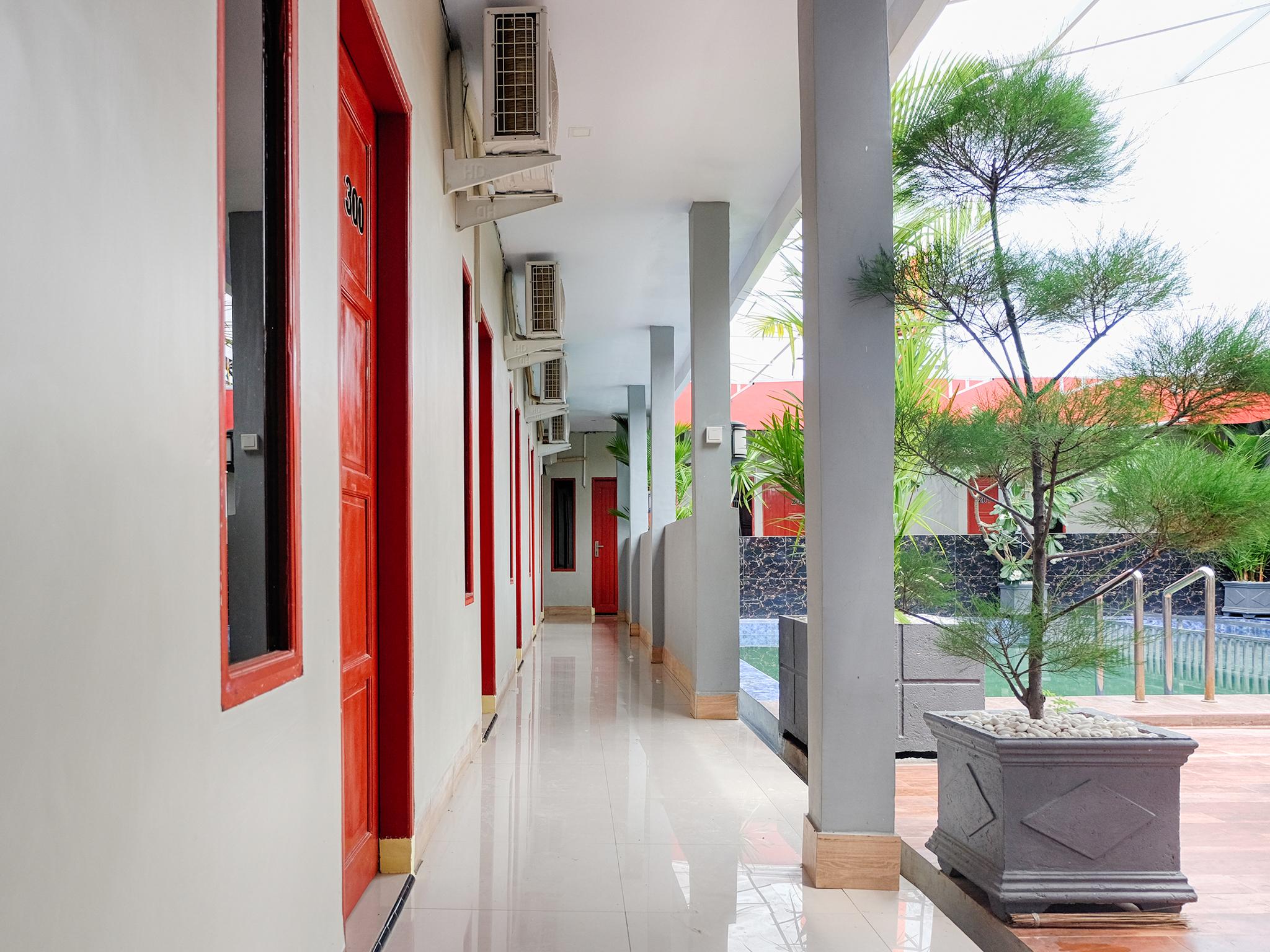 OYO 2595 Hotel Jinan Makassar Bagian luar foto