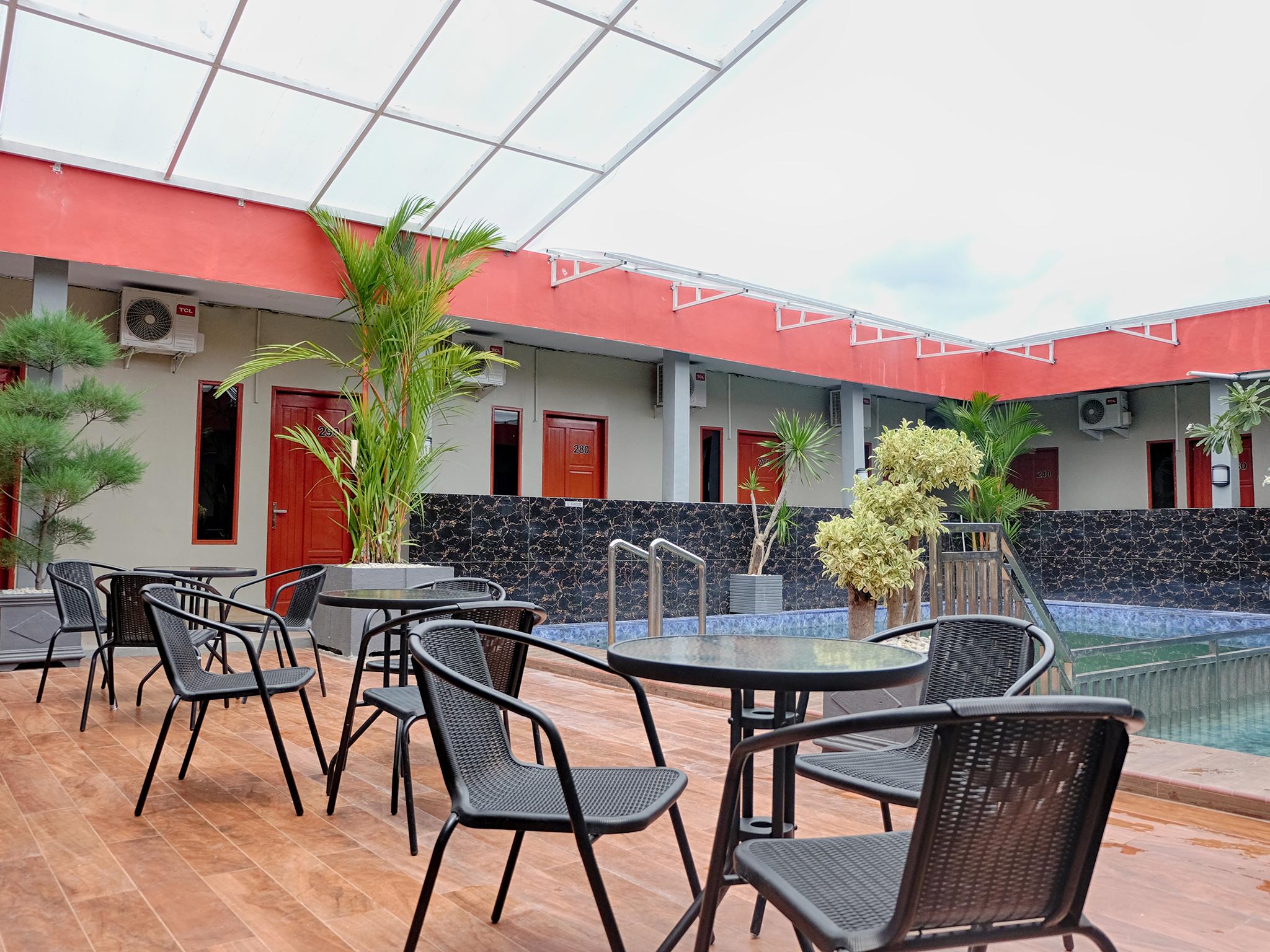 OYO 2595 Hotel Jinan Makassar Bagian luar foto
