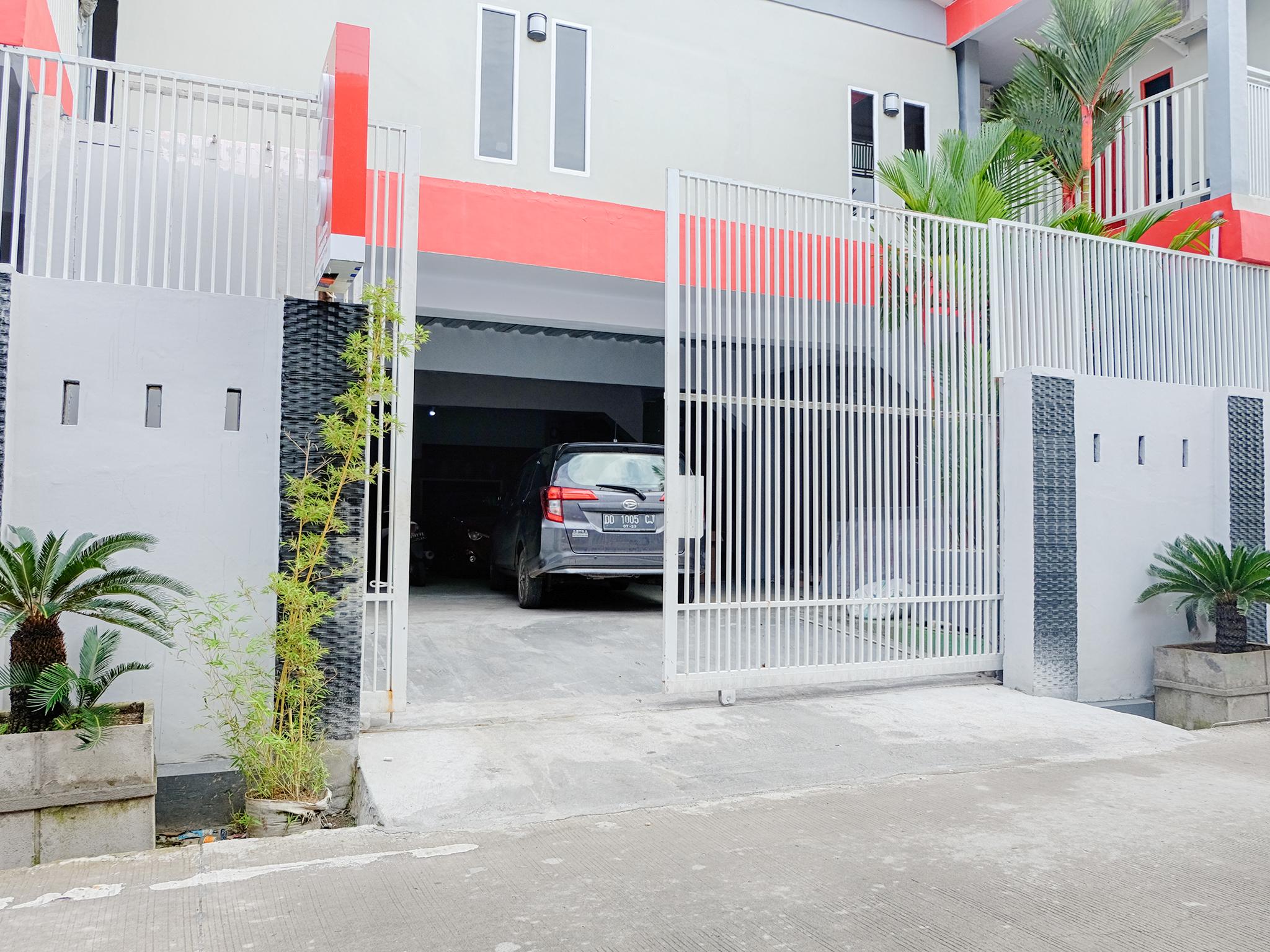 OYO 2595 Hotel Jinan Makassar Bagian luar foto