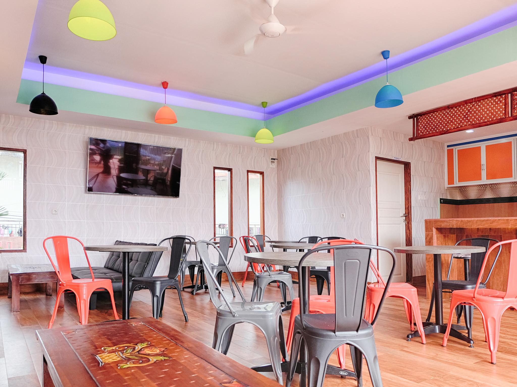 OYO 2595 Hotel Jinan Makassar Bagian luar foto