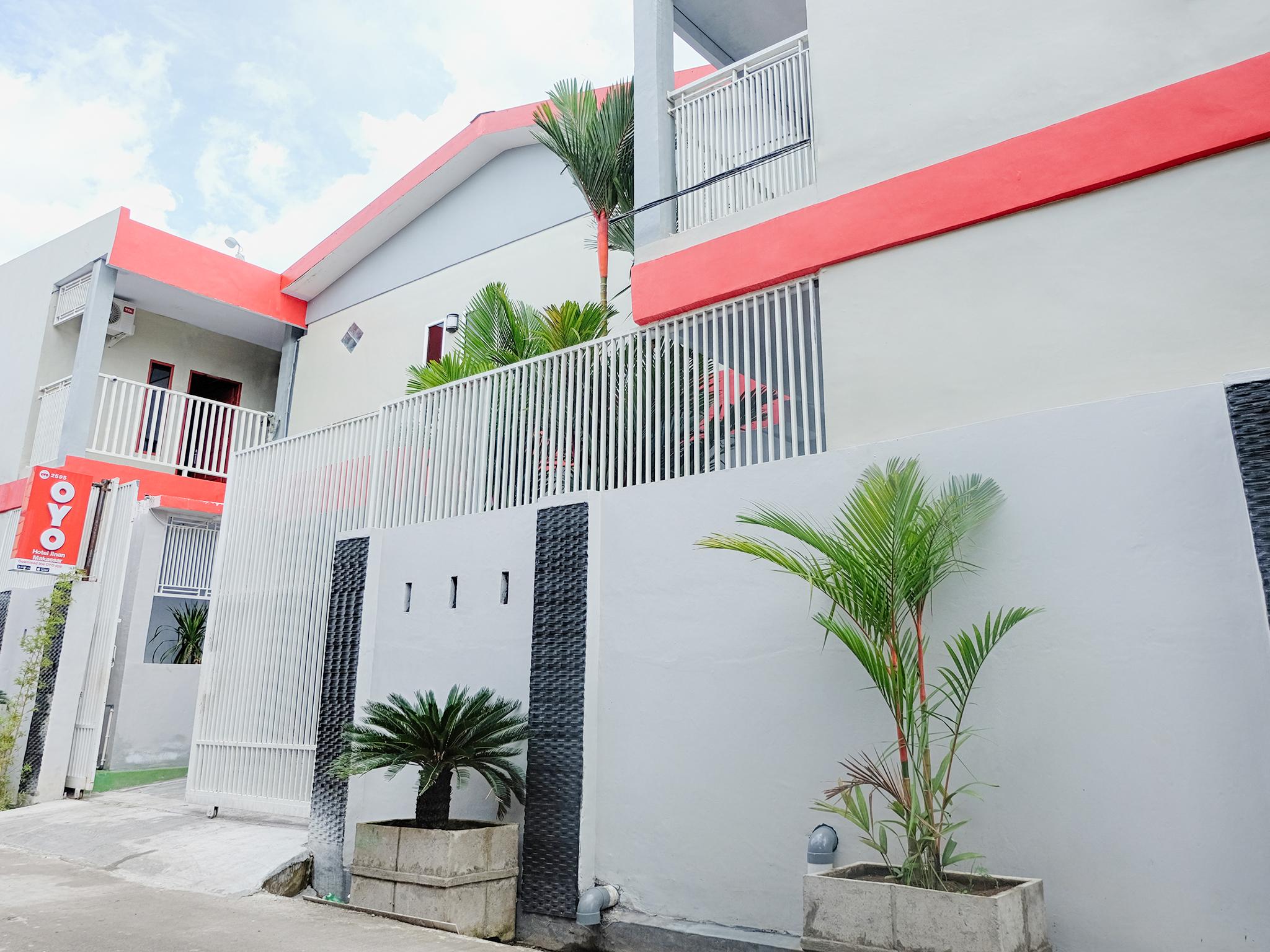 OYO 2595 Hotel Jinan Makassar Bagian luar foto