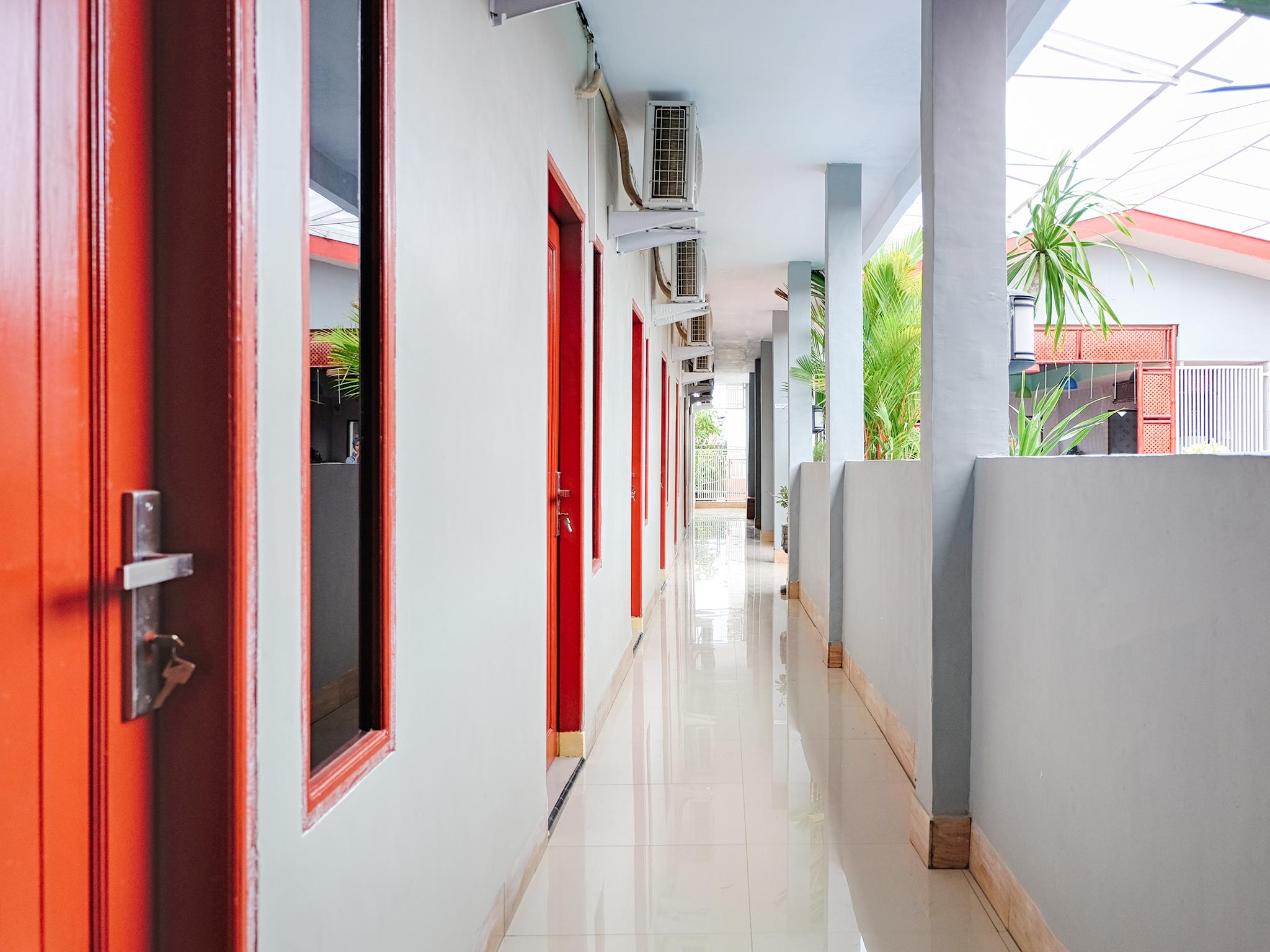 OYO 2595 Hotel Jinan Makassar Bagian luar foto
