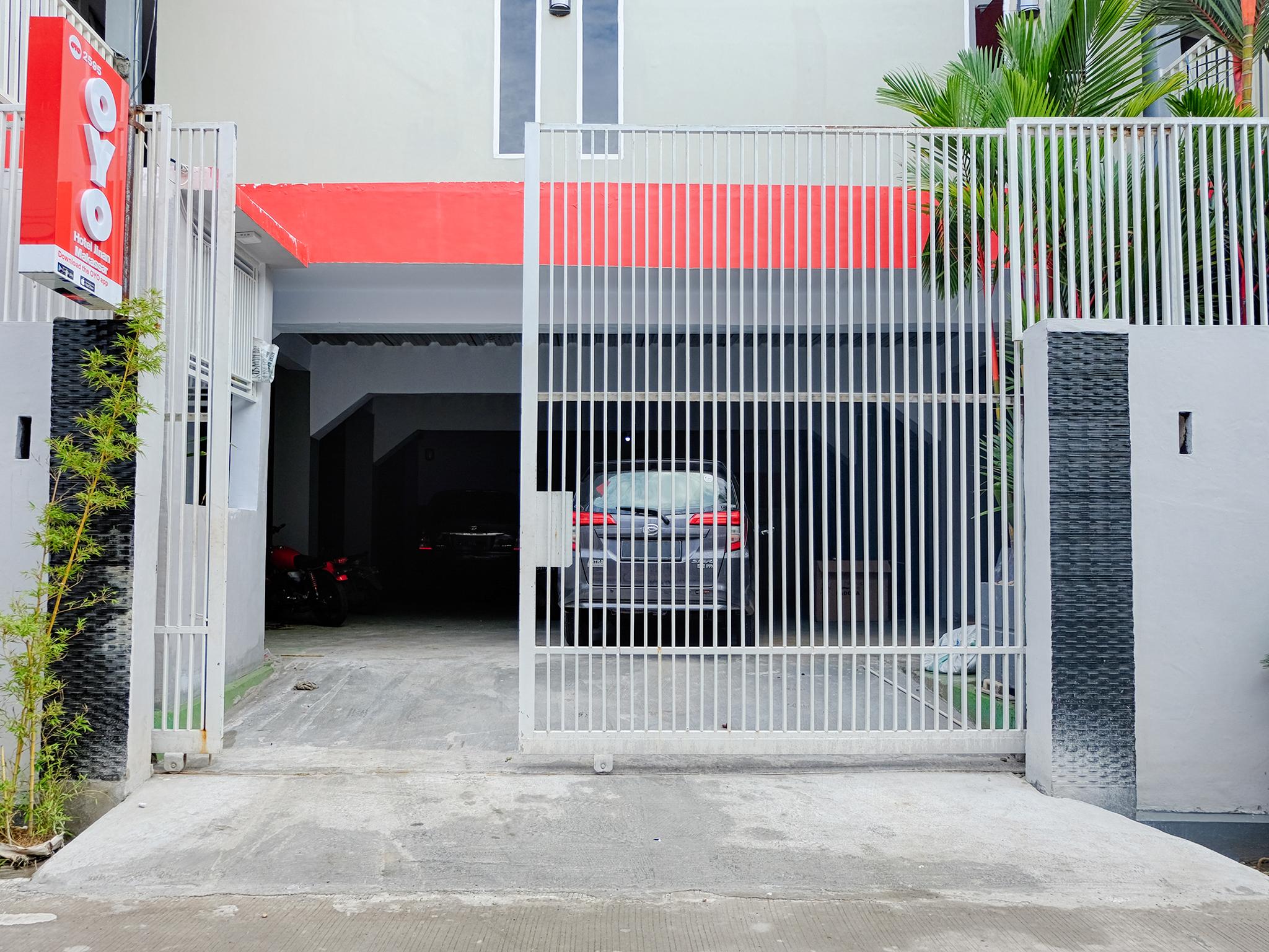 OYO 2595 Hotel Jinan Makassar Bagian luar foto