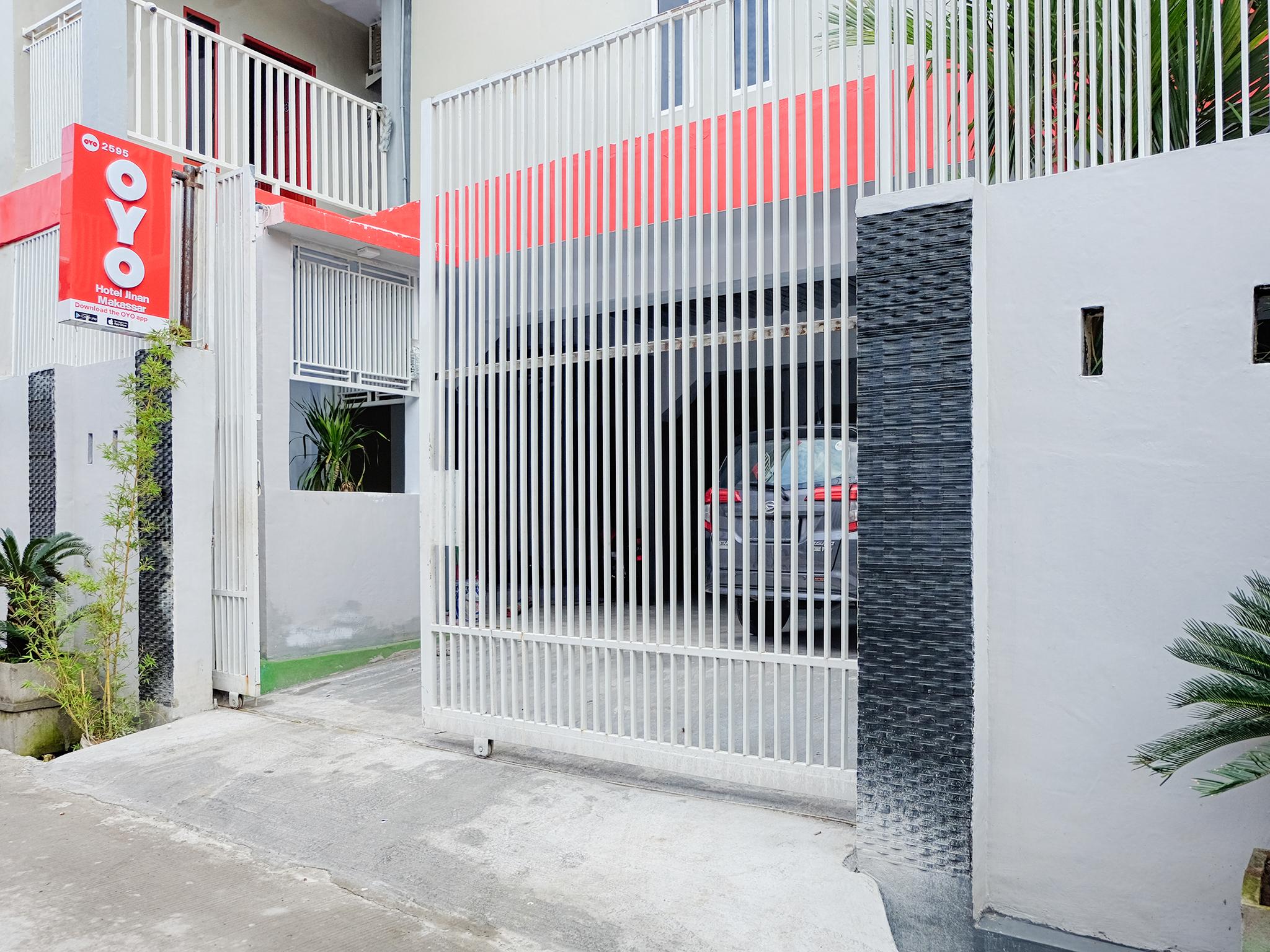 OYO 2595 Hotel Jinan Makassar Bagian luar foto
