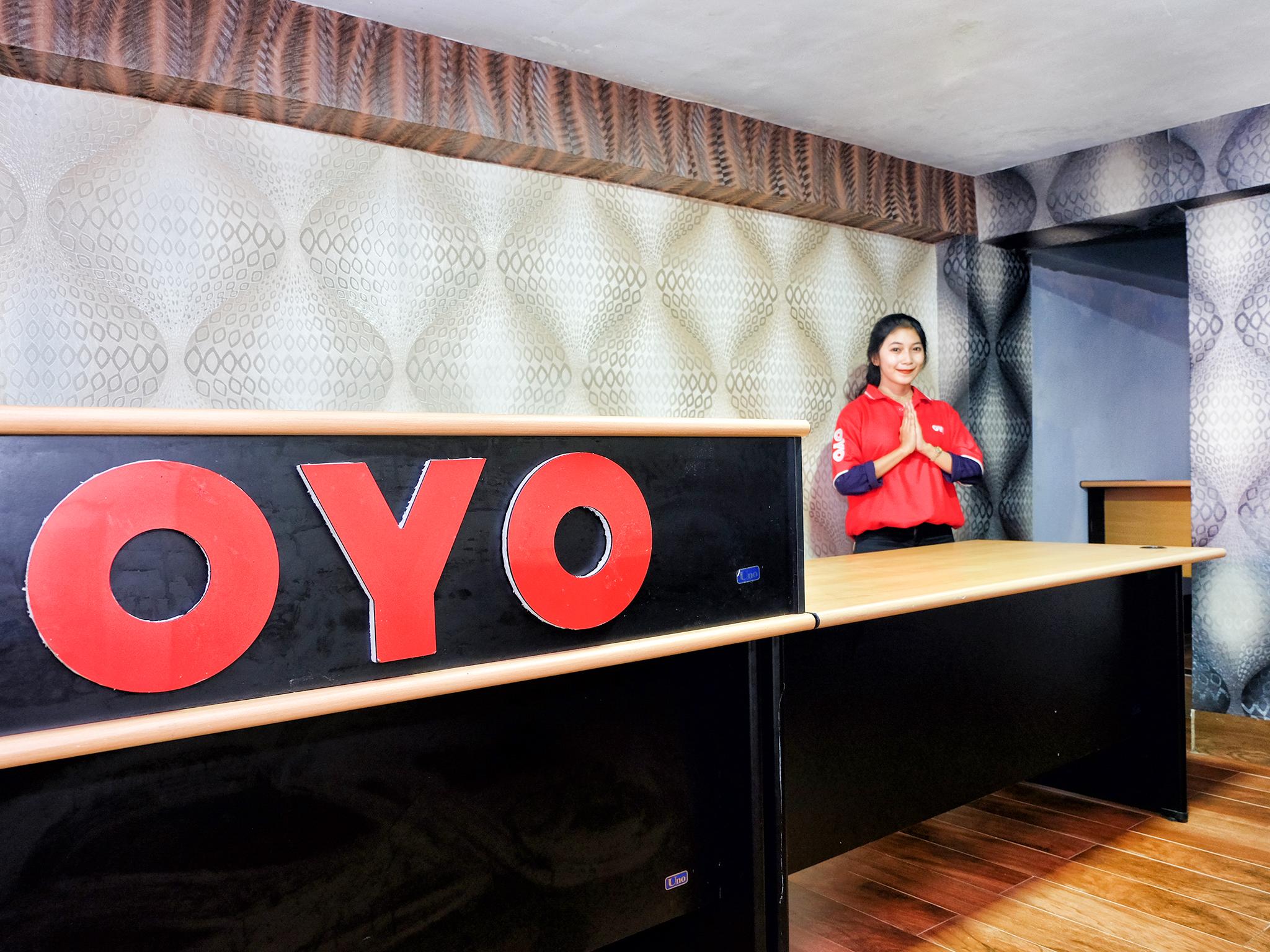 OYO 2595 Hotel Jinan Makassar Bagian luar foto