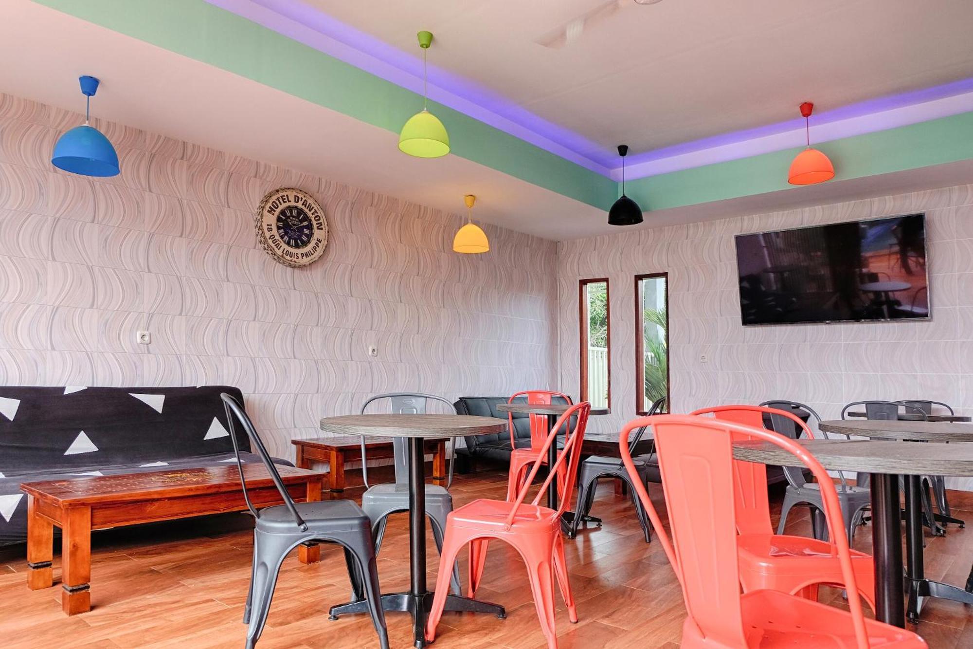 OYO 2595 Hotel Jinan Makassar Bagian luar foto