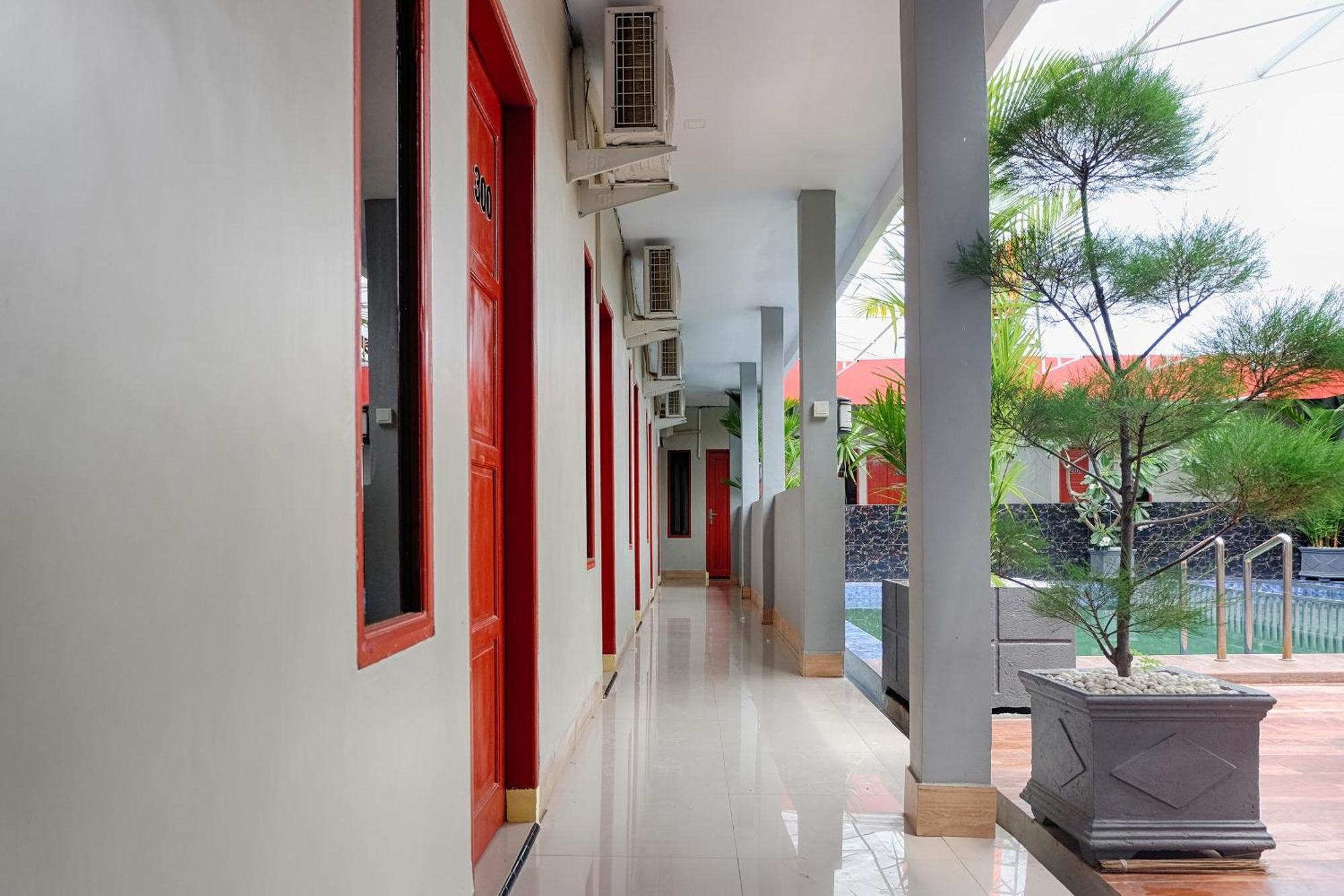 OYO 2595 Hotel Jinan Makassar Bagian luar foto