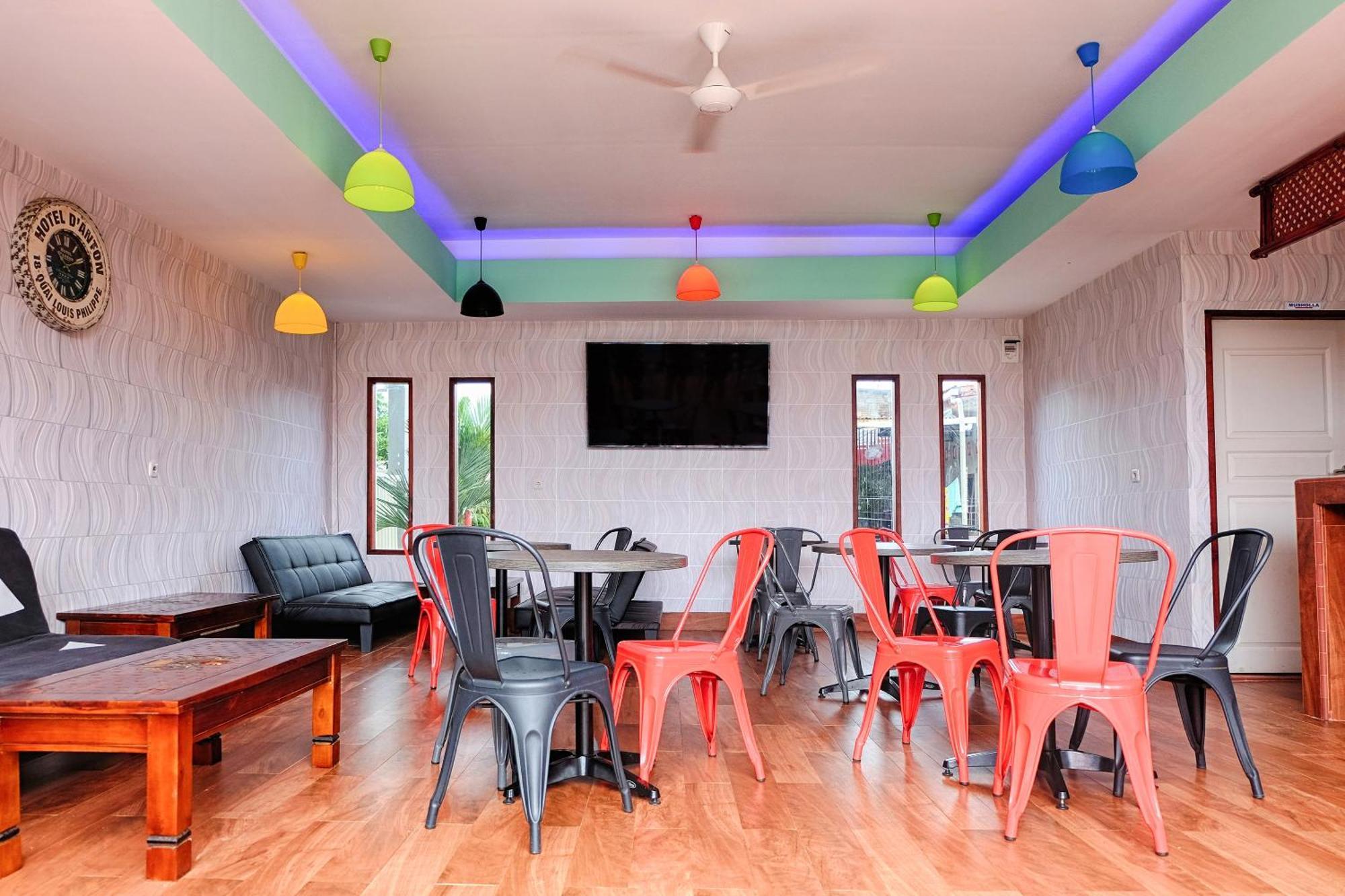 OYO 2595 Hotel Jinan Makassar Bagian luar foto
