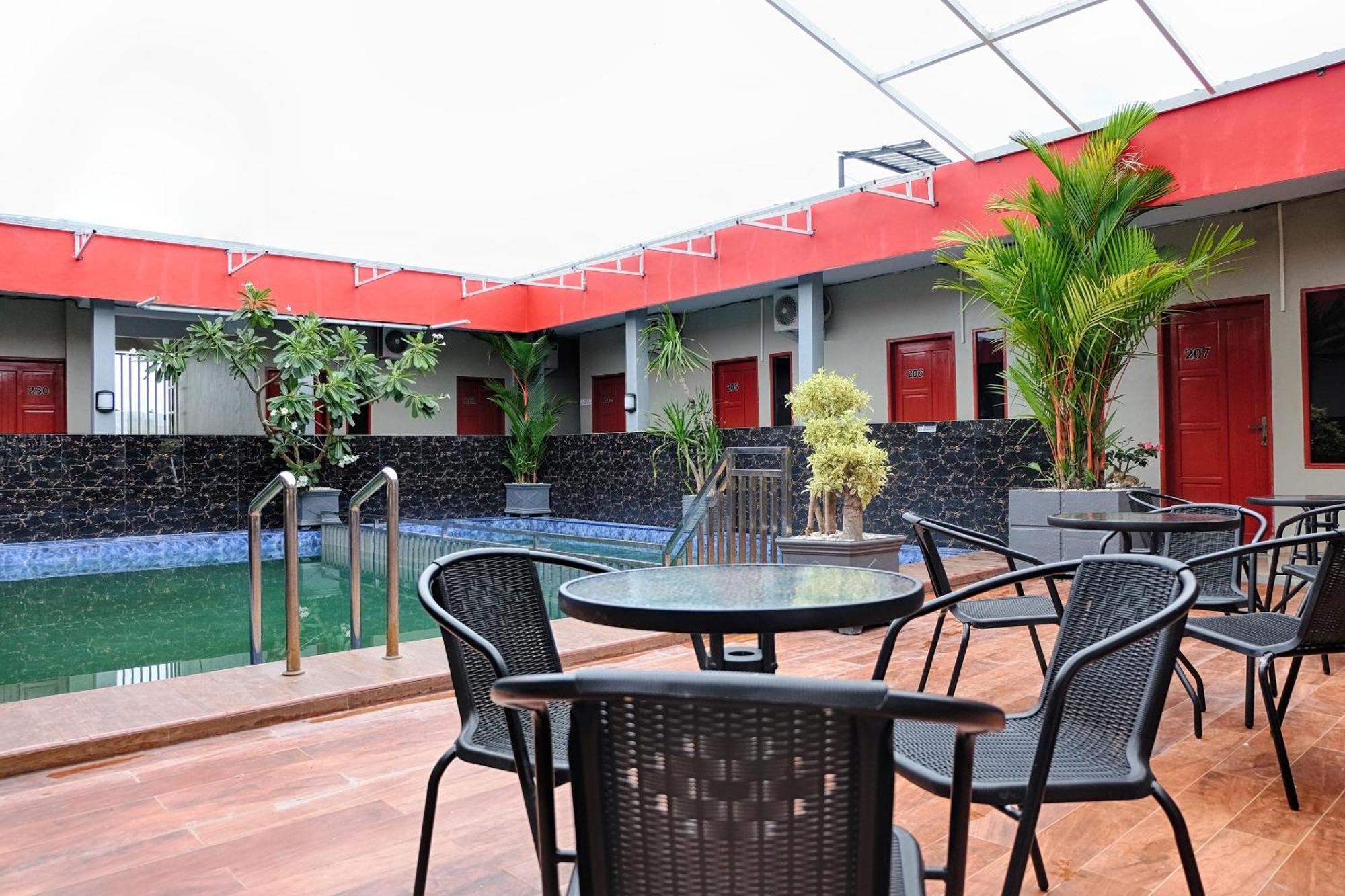 OYO 2595 Hotel Jinan Makassar Bagian luar foto