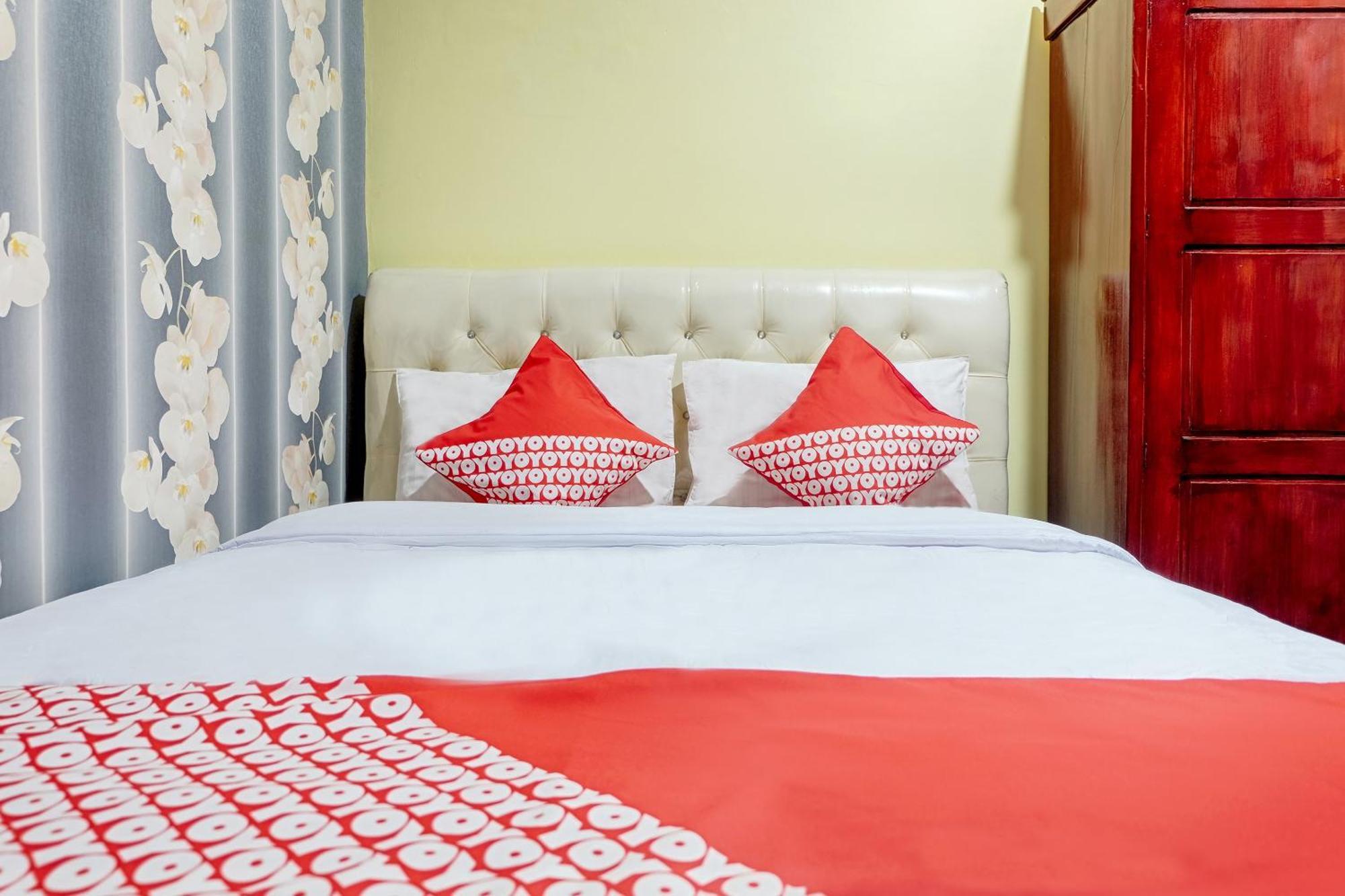 OYO 2595 Hotel Jinan Makassar Bagian luar foto