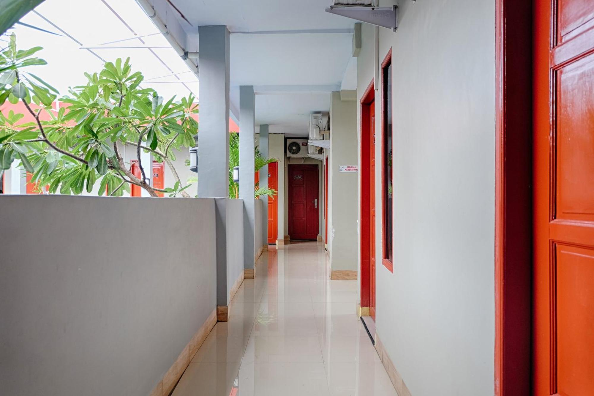 OYO 2595 Hotel Jinan Makassar Bagian luar foto
