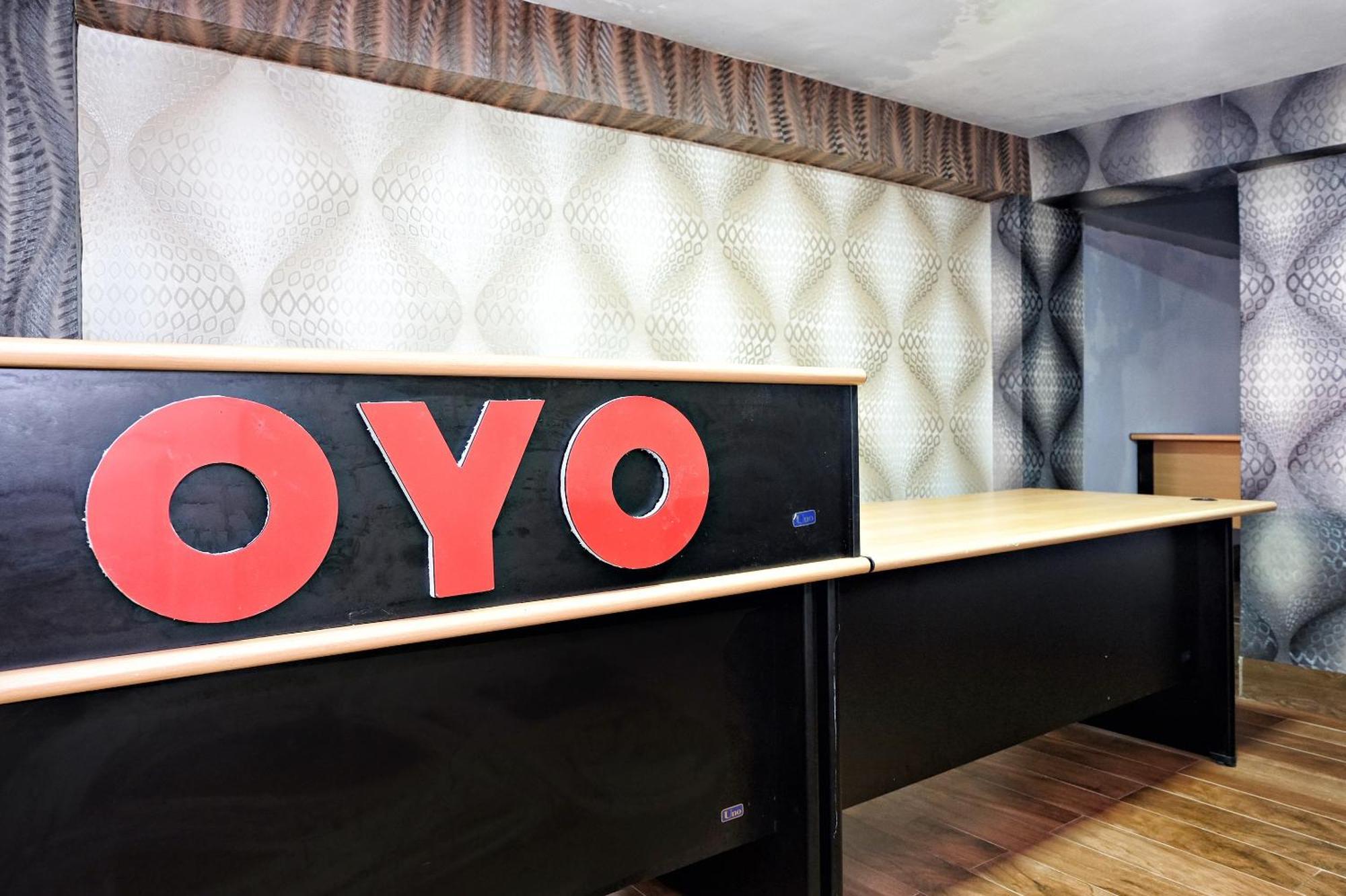 OYO 2595 Hotel Jinan Makassar Bagian luar foto