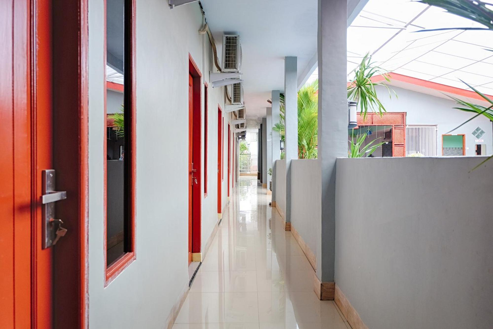 OYO 2595 Hotel Jinan Makassar Bagian luar foto